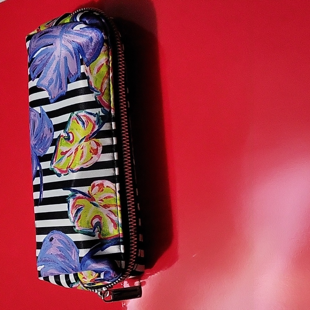 Makeup  case - Picture 5 of 8